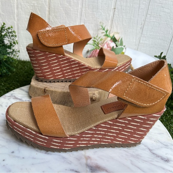 PEDRO GARCÍA fidelia
QUARTER-BACK WEDGE
$595 
maple vacchetta
SANDALS US 7 NEW - Picture 1 of 17
